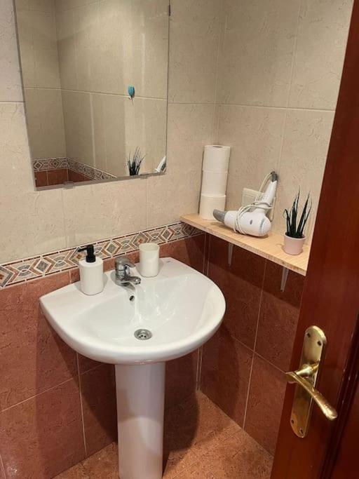 Acogedor Y Soleado Apartamento Recien Amueblado En Gijon Ngoại thất bức ảnh